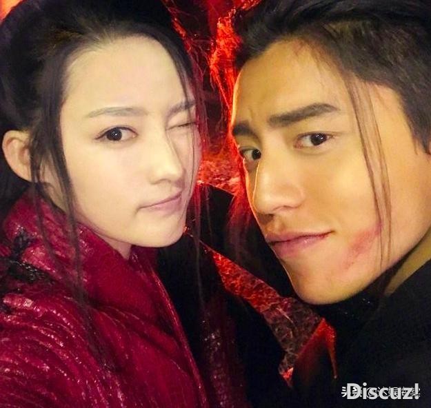 王大陆录综艺抱李沁，却被质疑“咸猪手”，后者暖心回应帮忙解围-8.jpg
