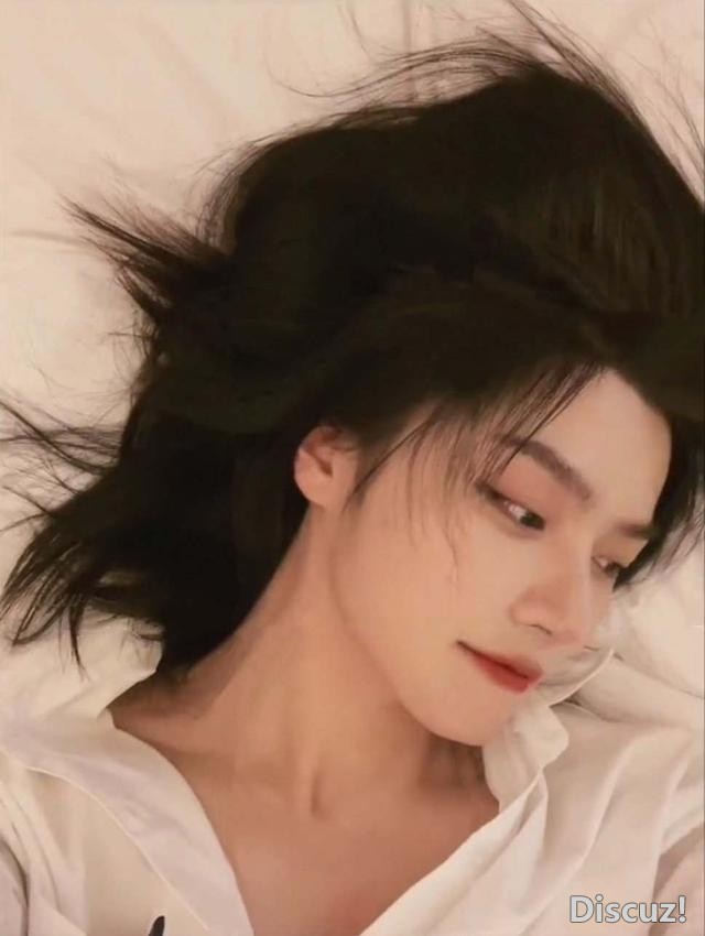 化女妆穿女装，对镜摆性感pose，男人美起来，可真没女人什么事了-5.jpg