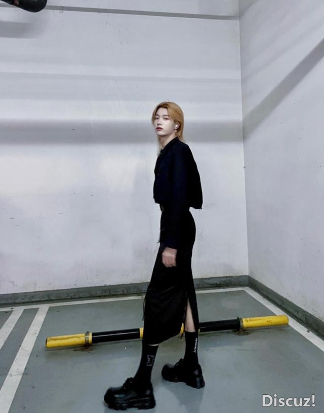 化女妆穿女装，对镜摆性感pose，男人美起来，可真没女人什么事了-10.jpg