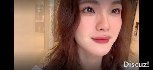 化女妆穿女装，对镜摆性感pose，男人美起来，可真没女人什么事了-17.jpg