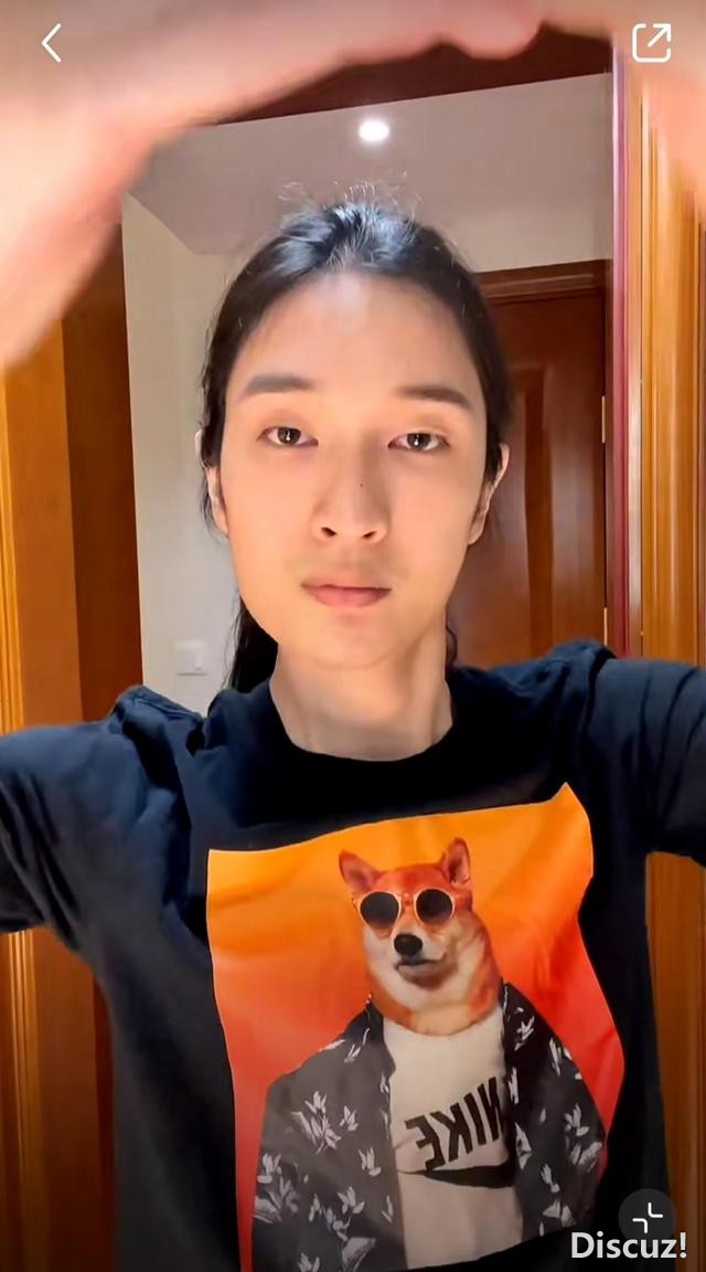 化女妆穿女装，对镜摆性感pose，男人美起来，可真没女人什么事了-18.jpg