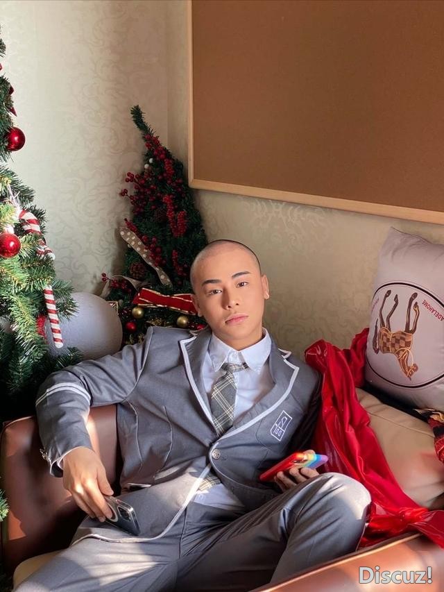 化女妆穿女装，对镜摆性感pose，男人美起来，可真没女人什么事了-31.jpg