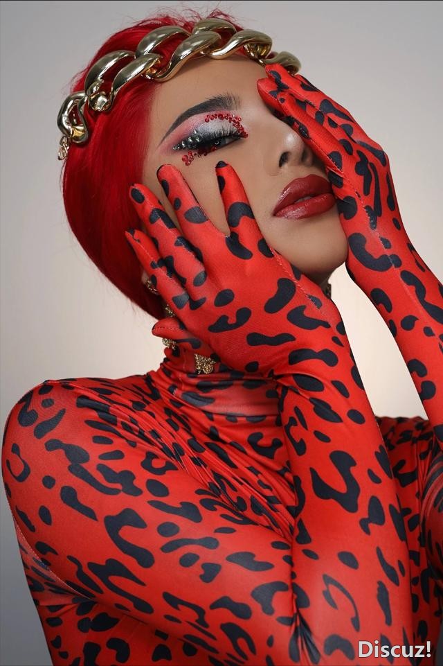 化女妆穿女装，对镜摆性感pose，男人美起来，可真没女人什么事了-32.jpg