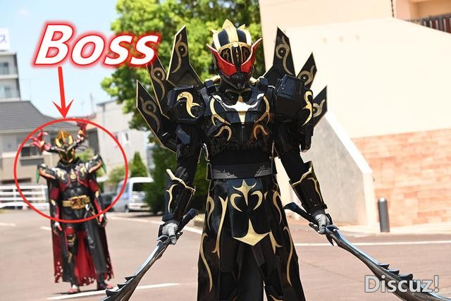 假面骑士圣刃：十圣刃终于吃瘪，最终Boss降临，一个杂兵秒掉尤里-2.jpg