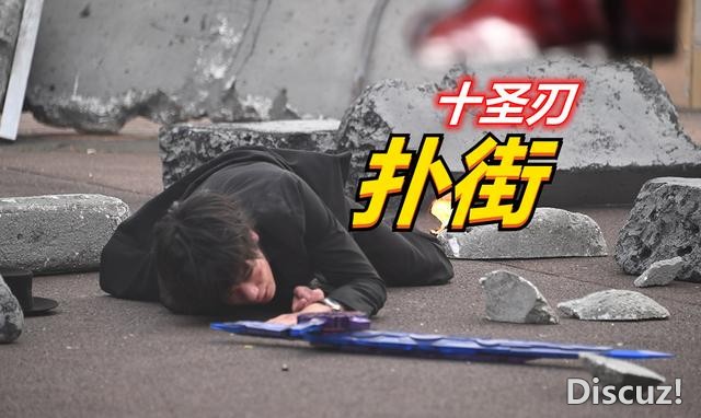 假面骑士圣刃：十圣刃终于吃瘪，最终Boss降临，一个杂兵秒掉尤里-5.jpg