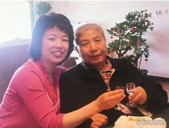 从央视主持人，到饰演周恩来夫人，她的命运因4次意外而改变-4.jpg