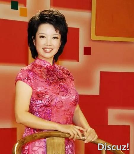 从央视主持人，到饰演周恩来夫人，她的命运因4次意外而改变-12.jpg