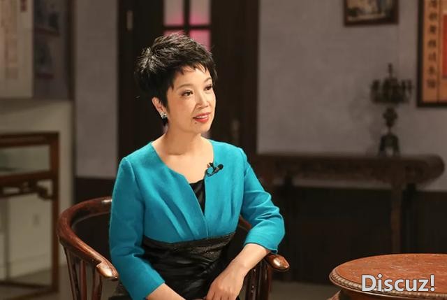 从央视主持人，到饰演周恩来夫人，她的命运因4次意外而改变-15.jpg