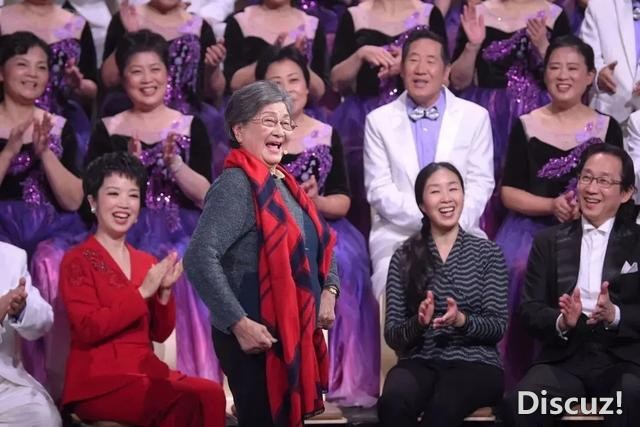 从央视主持人，到饰演周恩来夫人，她的命运因4次意外而改变-26.jpg