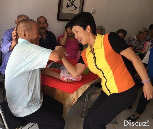 从央视主持人，到饰演周恩来夫人，她的命运因4次意外而改变-28.jpg