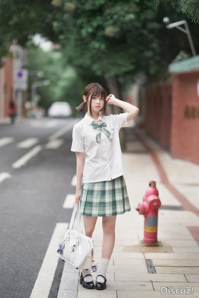 这些失业的中年妇女可能想不到，最后给了她们一条活路的是JK制服-2.jpg
