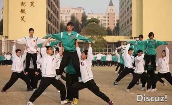 这些失业的中年妇女可能想不到，最后给了她们一条活路的是JK制服-7.jpg