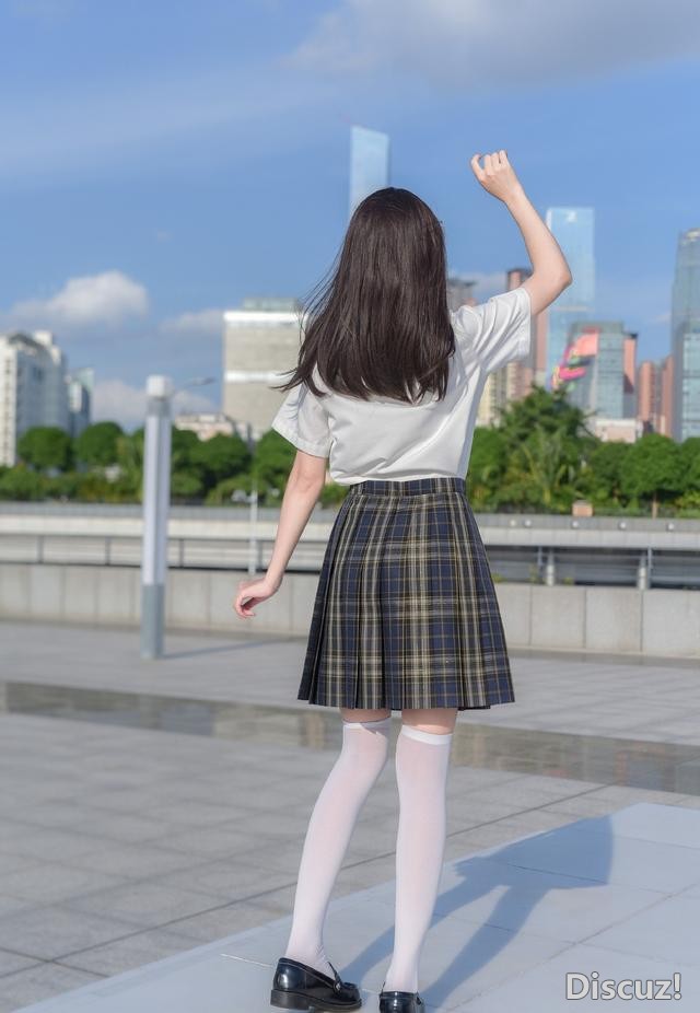 这些失业的中年妇女可能想不到，最后给了她们一条活路的是JK制服-10.jpg