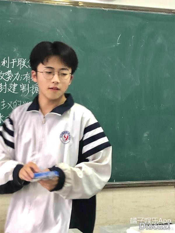 美到模糊性别？这些女装大佬化妆前后对比惊人，叫声老婆不过分吧-12.jpg