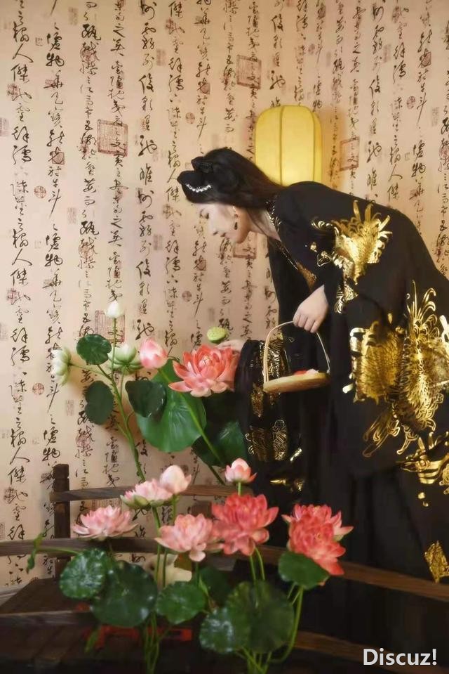 新奇体验！新洪大首家潮玩体验店惊鹿换装自拍馆来了-30.jpg