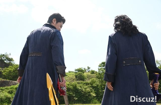 假面骑士神圣45话先行，10位剑士变身，索菲亚变王剑，大决战开始-5.jpg