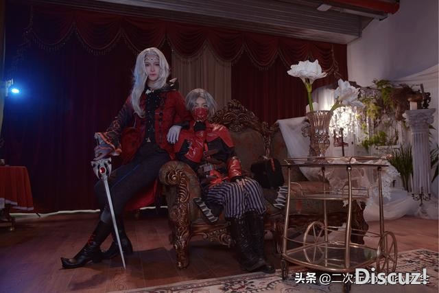 古典场景超赞！第五人格cos，暮剑和驱魔人太有感觉-1.jpg