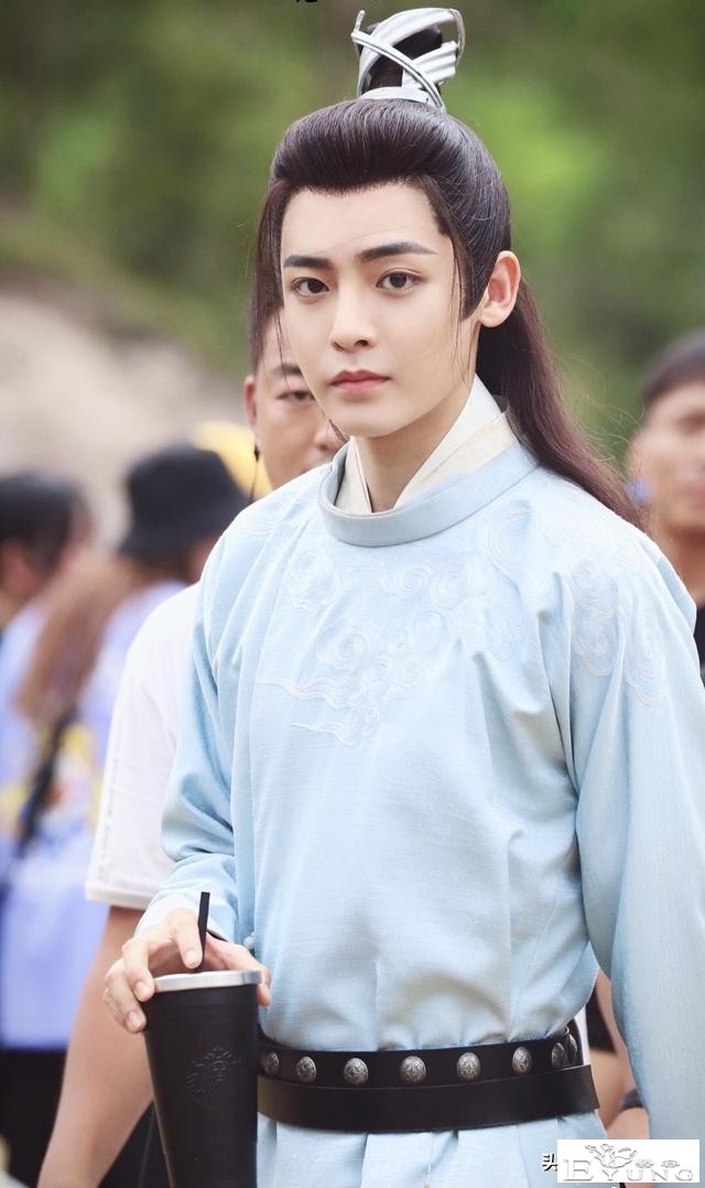 别以为塞俩苹果就是男扮女装，这5位男星的反串，才叫不糊弄观众-14.jpg