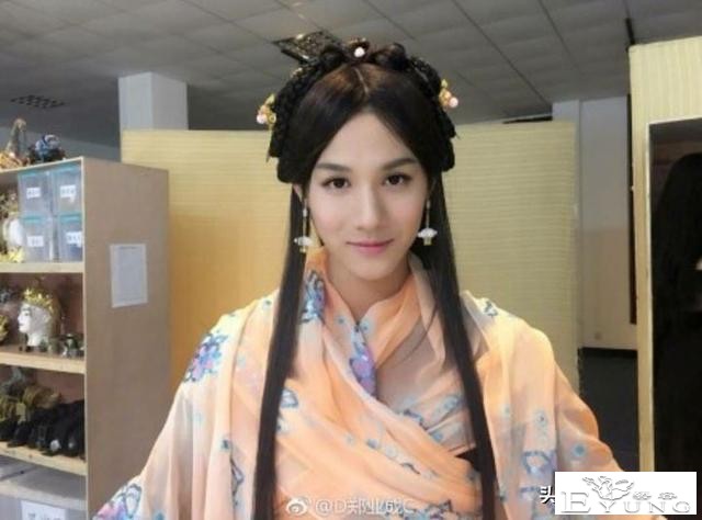 别以为塞俩苹果就是男扮女装，这5位男星的反串，才叫不糊弄观众-19.jpg