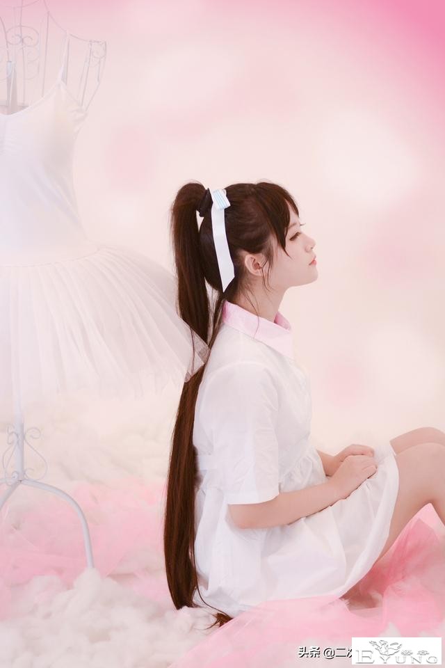 叶月恋cos：白裙为衬，连衣裙女孩在旁，美如梦幻-5.jpg