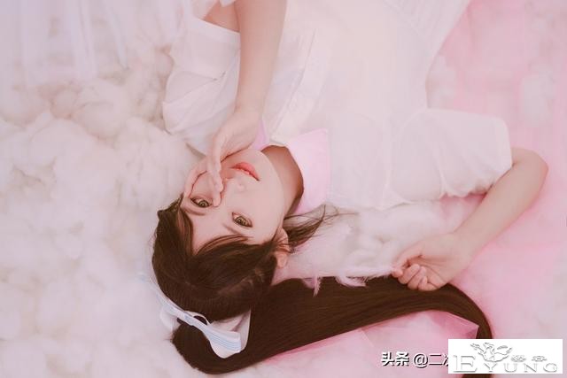 叶月恋cos：白裙为衬，连衣裙女孩在旁，美如梦幻-7.jpg