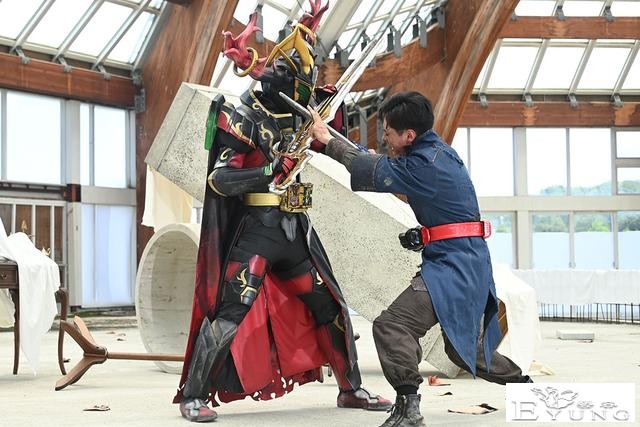 假面骑士圣刃47话，三剑客群殴Boss，伦太郎肉搏上阵，神灯秒贤神-5.jpg