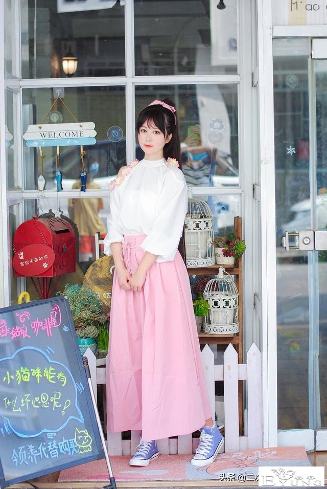 叶月恋穿上粉白花常服cos，可爱清纯，和咖啡店搭配太甜啦-3.jpg