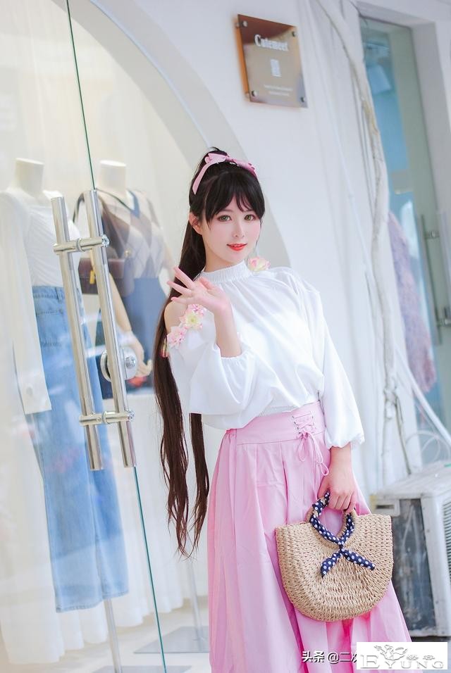 叶月恋穿上粉白花常服cos，可爱清纯，和咖啡店搭配太甜啦-5.jpg