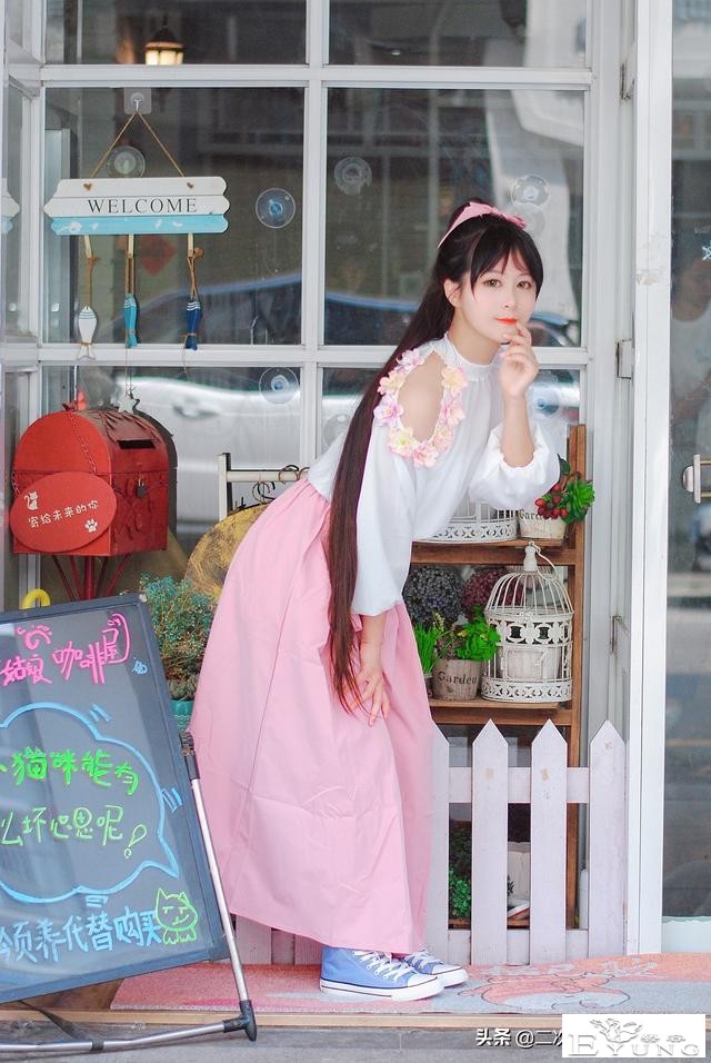 叶月恋穿上粉白花常服cos，可爱清纯，和咖啡店搭配太甜啦-9.jpg