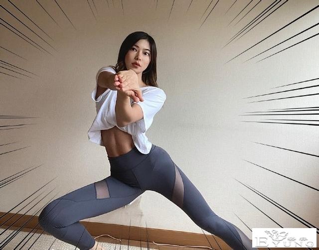 日本小姐姐COS空条徐伦，之前还模仿过JOJO立，这腹肌爱了-7.jpg