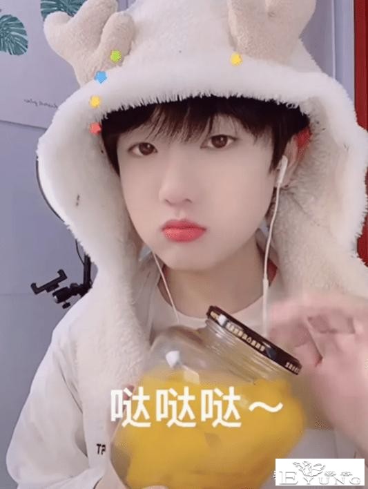 这网红终于被封了，网红风小逸故意装娘惹人反感，为流量无下限-11.jpg