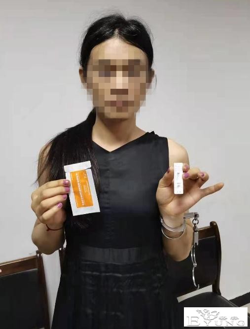 太辣眼！男子扮女装被抓！真相竟然是……-2.jpg