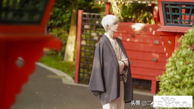 《光与夜之恋》齐司礼cos，温暖且令人喜欢的侧颜，是心动啊-2.jpg