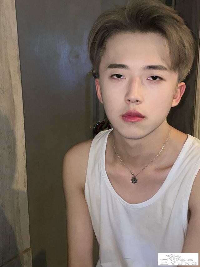 网红也难逃伪娘封杀令，知名男扮女装博主被封杀，变装后难辨雌雄-10.jpg
