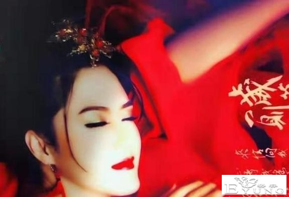 小伙男扮女装4年买房买车，今剪掉齐腰长发做回男人：我想娶媳妇-5.jpg