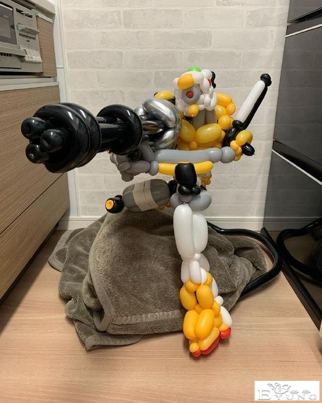 这位大佬太会玩气球了，啥动漫角色都能捏出来，JOJO鬼灭都有-2.jpg