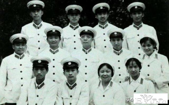 男扮女装可以有多像？万国雄男扮女装多年，被亲妹妹举报-3.jpg