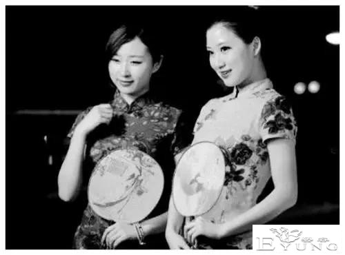 男扮女装可以有多像？万国雄男扮女装多年，被亲妹妹举报-4.jpg