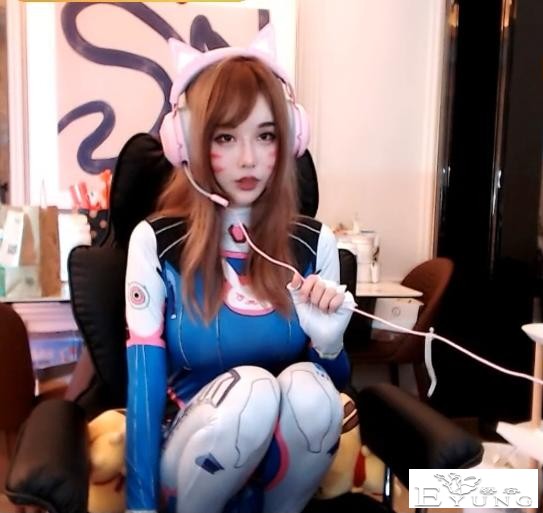 从动漫里走出来的COS！Dva让人心动，樱岛麻衣很纯欲-3.jpg