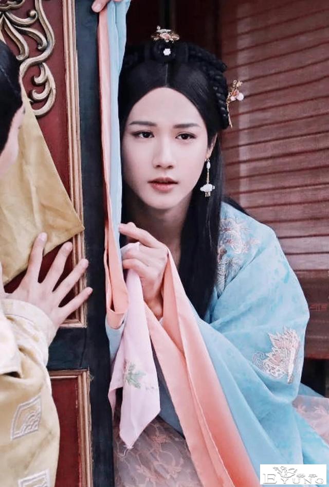 那些“惊为天人”的男扮女装-3.jpg