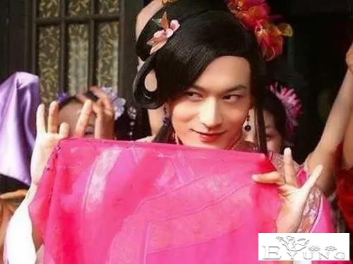 那些“惊为天人”的男扮女装-9.jpg