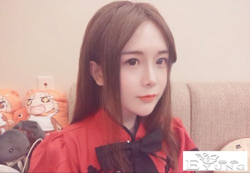 全网靠女装走红的七大网红，有的比女生还好看，他为何遭全网炮轰-4.jpg
