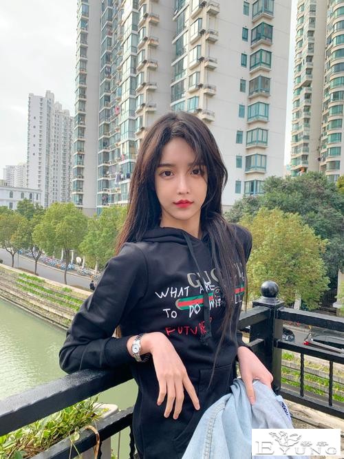 全网靠女装走红的七大网红，有的比女生还好看，他为何遭全网炮轰-6.jpg