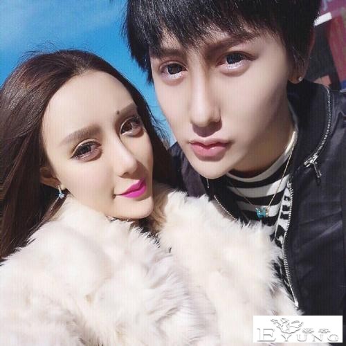 男网红整容后变伪娘，撞脸杨紫，称脸上有很多钛合钉过安检都会响-2.jpg