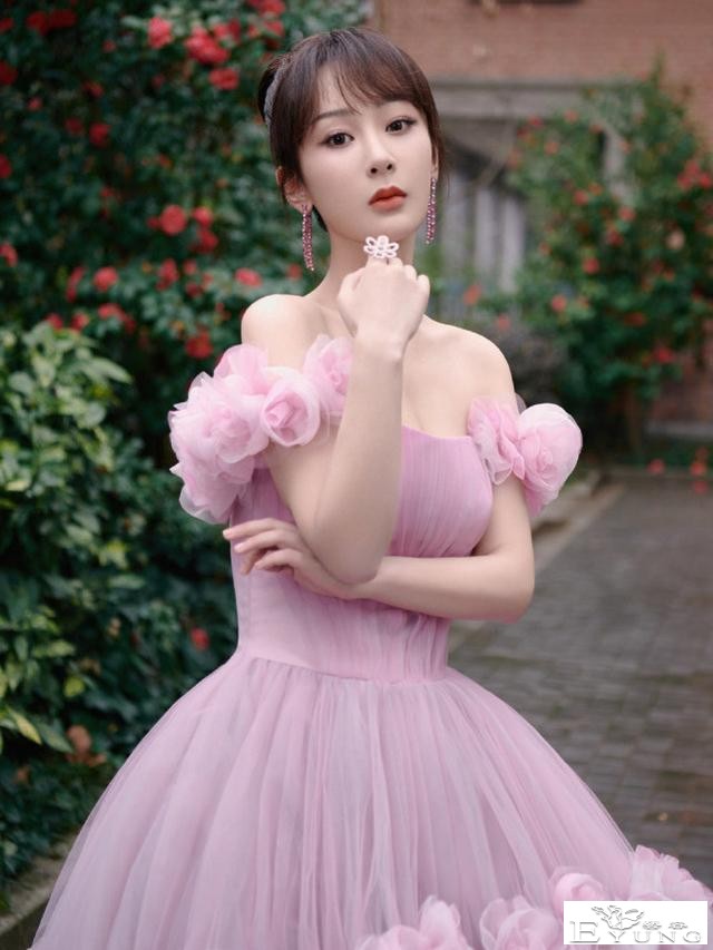 男网红整容后变伪娘，撞脸杨紫，称脸上有很多钛合钉过安检都会响-11.jpg