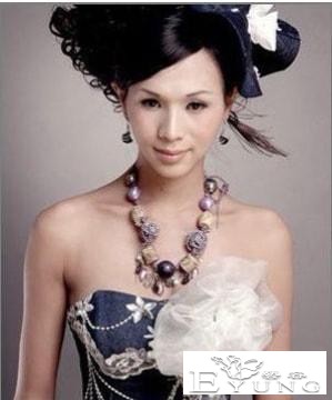 娱乐圈9位“变性美女”，一个比一个漂亮，今最大59岁，最小35岁-22.jpg