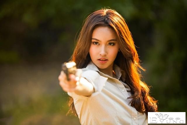 娱乐圈9位“变性美女”，一个比一个漂亮，今最大59岁，最小35岁-20.jpg