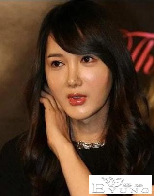 娱乐圈9位“变性美女”，一个比一个漂亮，今最大59岁，最小35岁-25.jpg