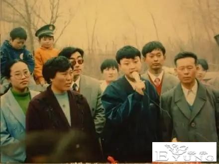 男扮女装爆红，艳比妖姬却皈依佛门，被辱骂的20年他经历过什么？-15.jpg