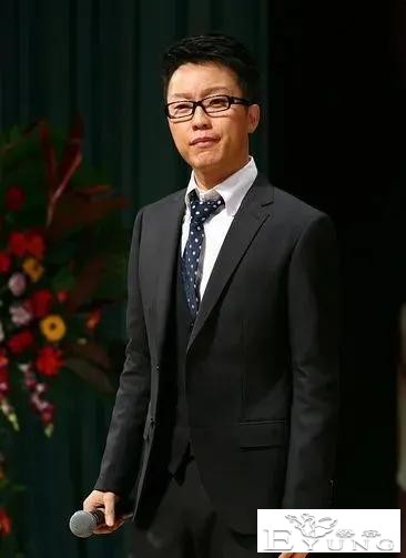 男扮女装爆红，艳比妖姬却皈依佛门，被辱骂的20年他经历过什么？-21.jpg